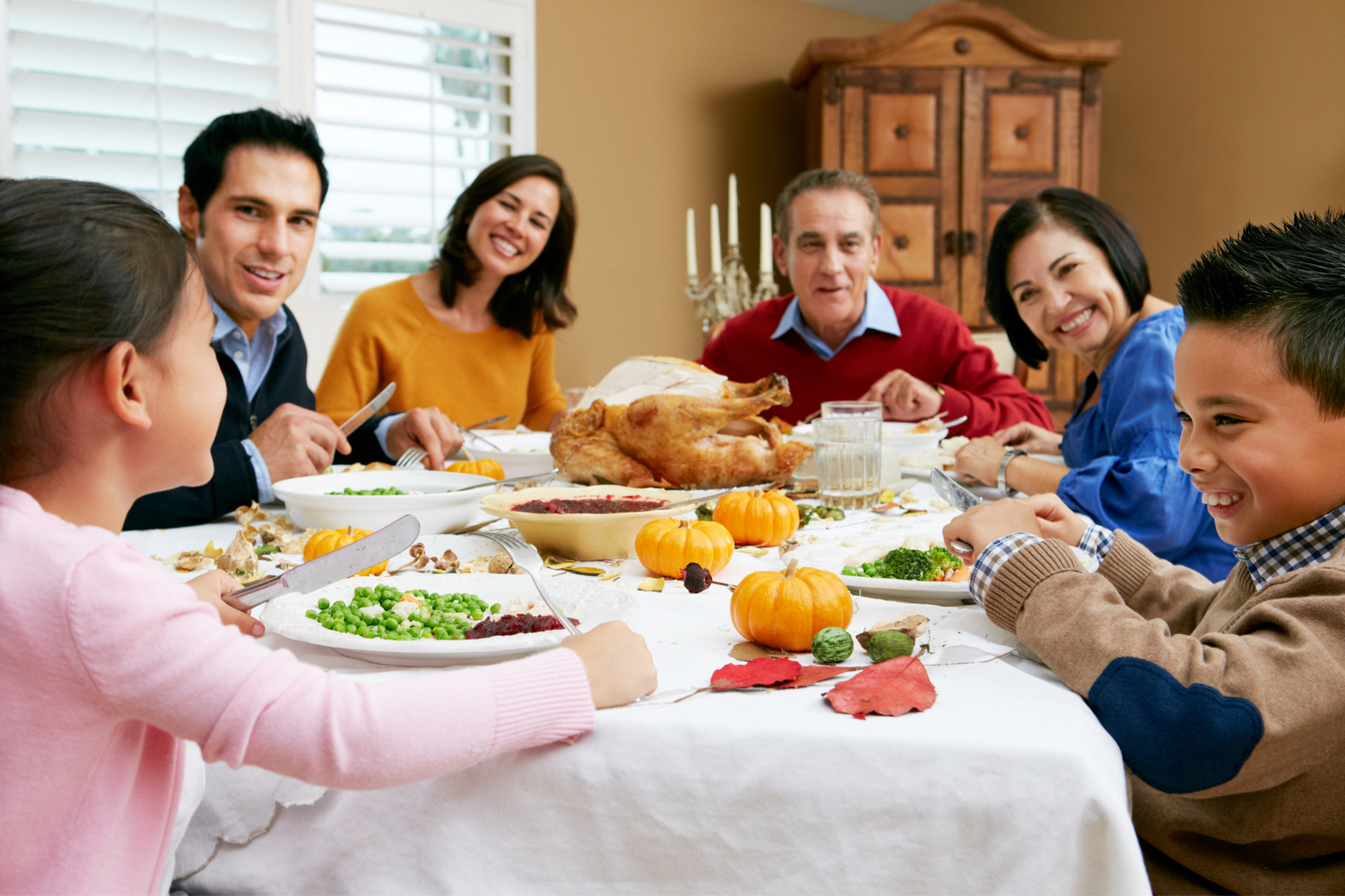 family_at_thanksgiving_121428349.jpg